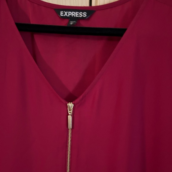Express red cap-sleeve blouse size medium - Picture 2 of 4